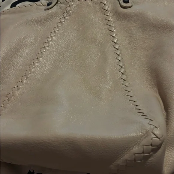 Bottega Veneta Cream Tote with Whipstitch Detailing - Picture 5 of 5